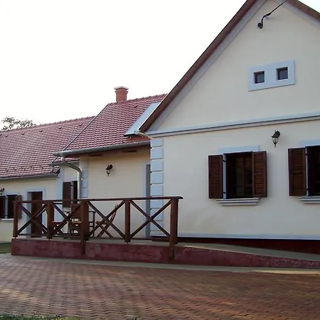 Gyumolcsliget Vendehaz *