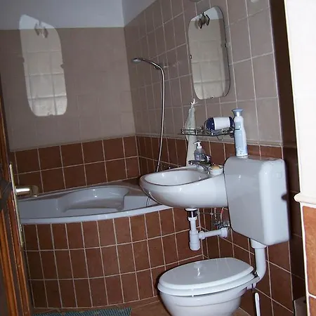 Gyumolcsliget Vendehaz * Csehimindszent